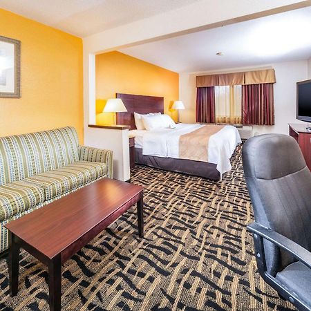 Quality Inn & Suites Danville Buitenkant foto