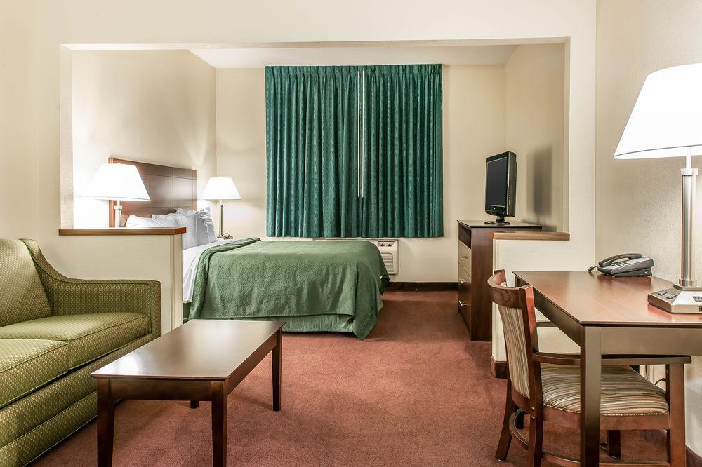 Quality Inn & Suites Danville Buitenkant foto
