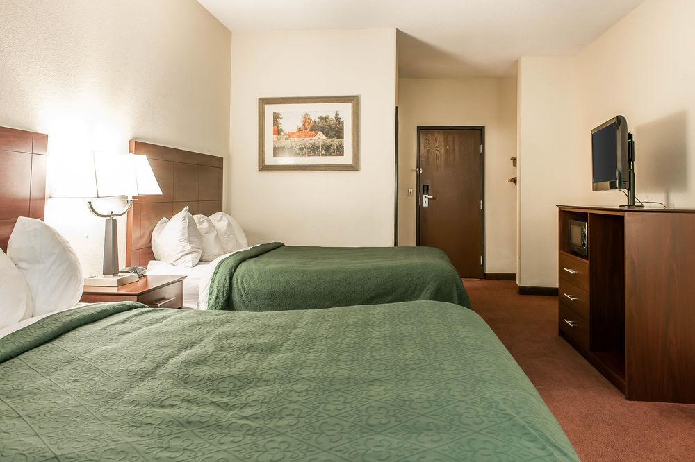 Quality Inn & Suites Danville Buitenkant foto
