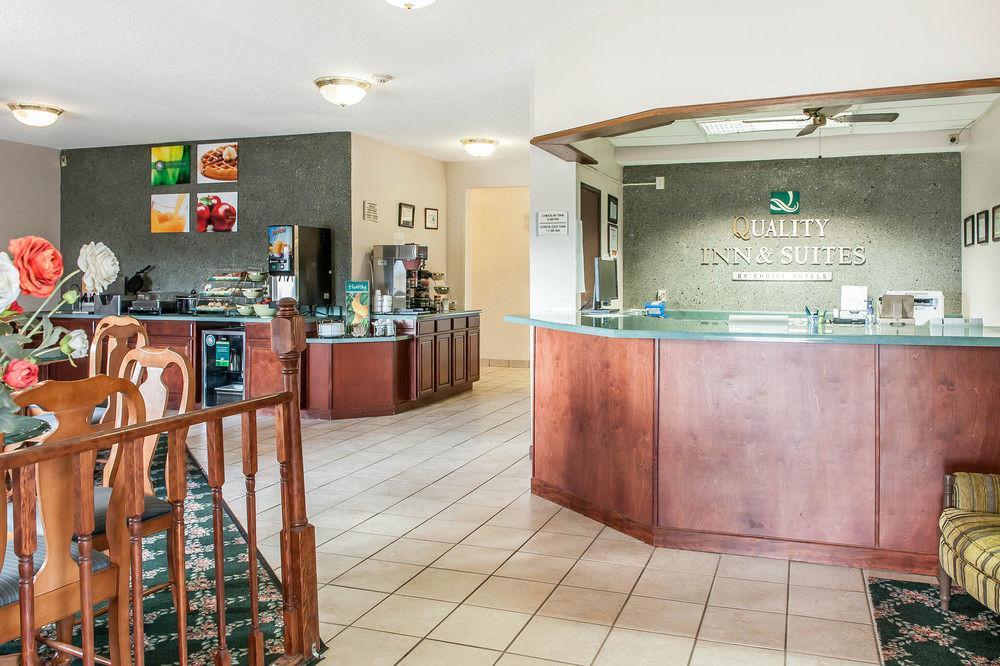 Quality Inn & Suites Danville Buitenkant foto