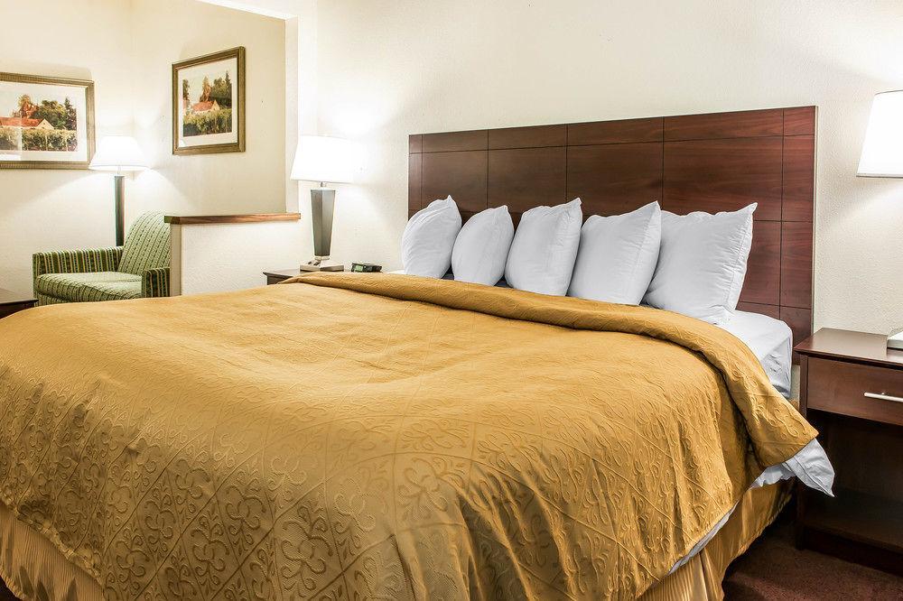 Quality Inn & Suites Danville Buitenkant foto