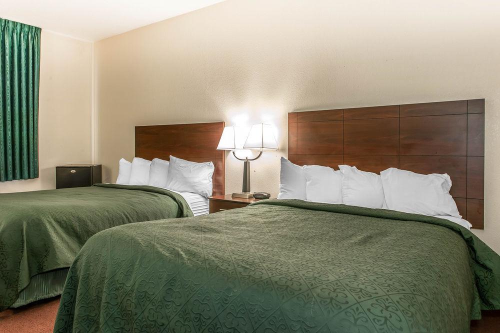 Quality Inn & Suites Danville Buitenkant foto