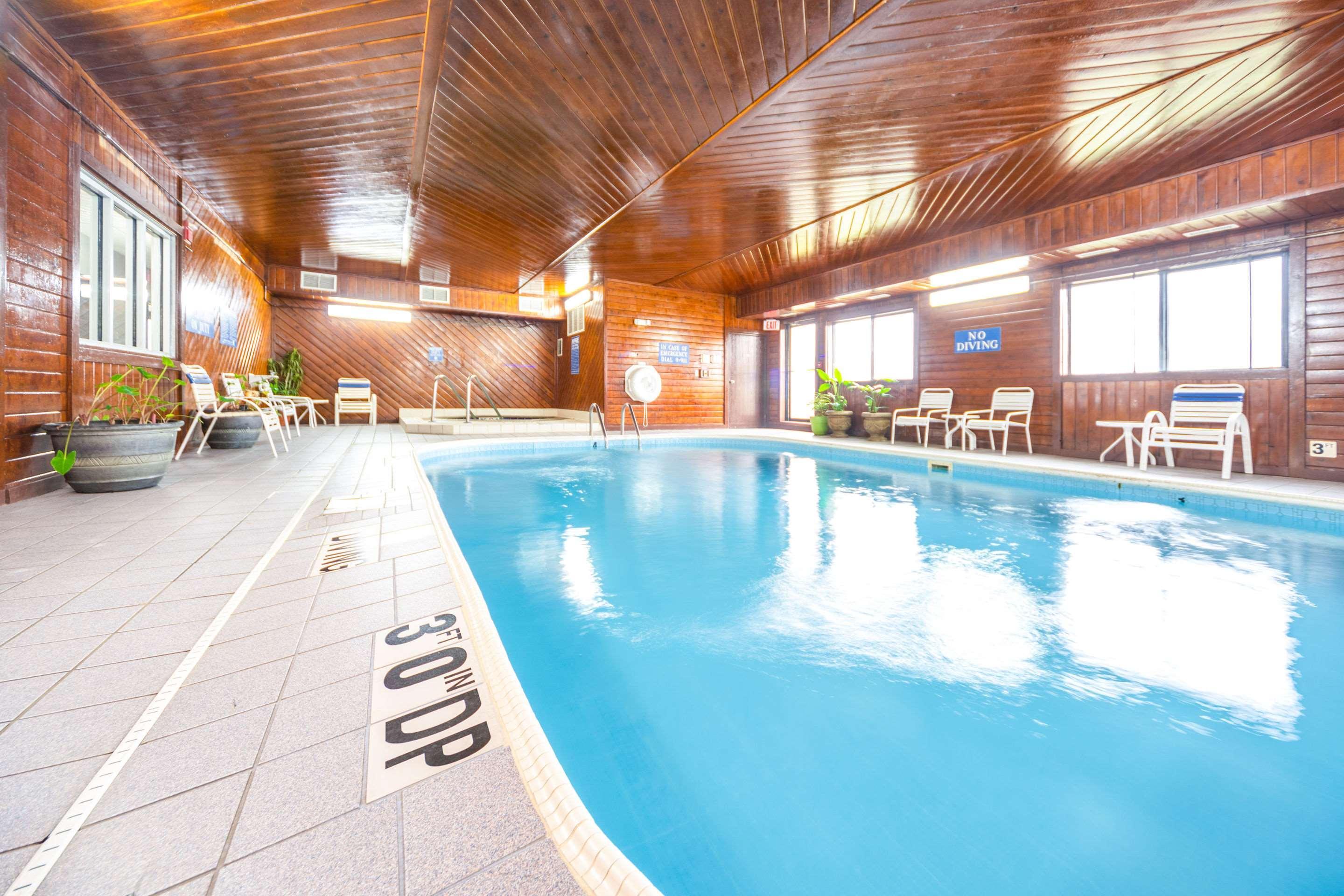 Quality Inn & Suites Danville Buitenkant foto