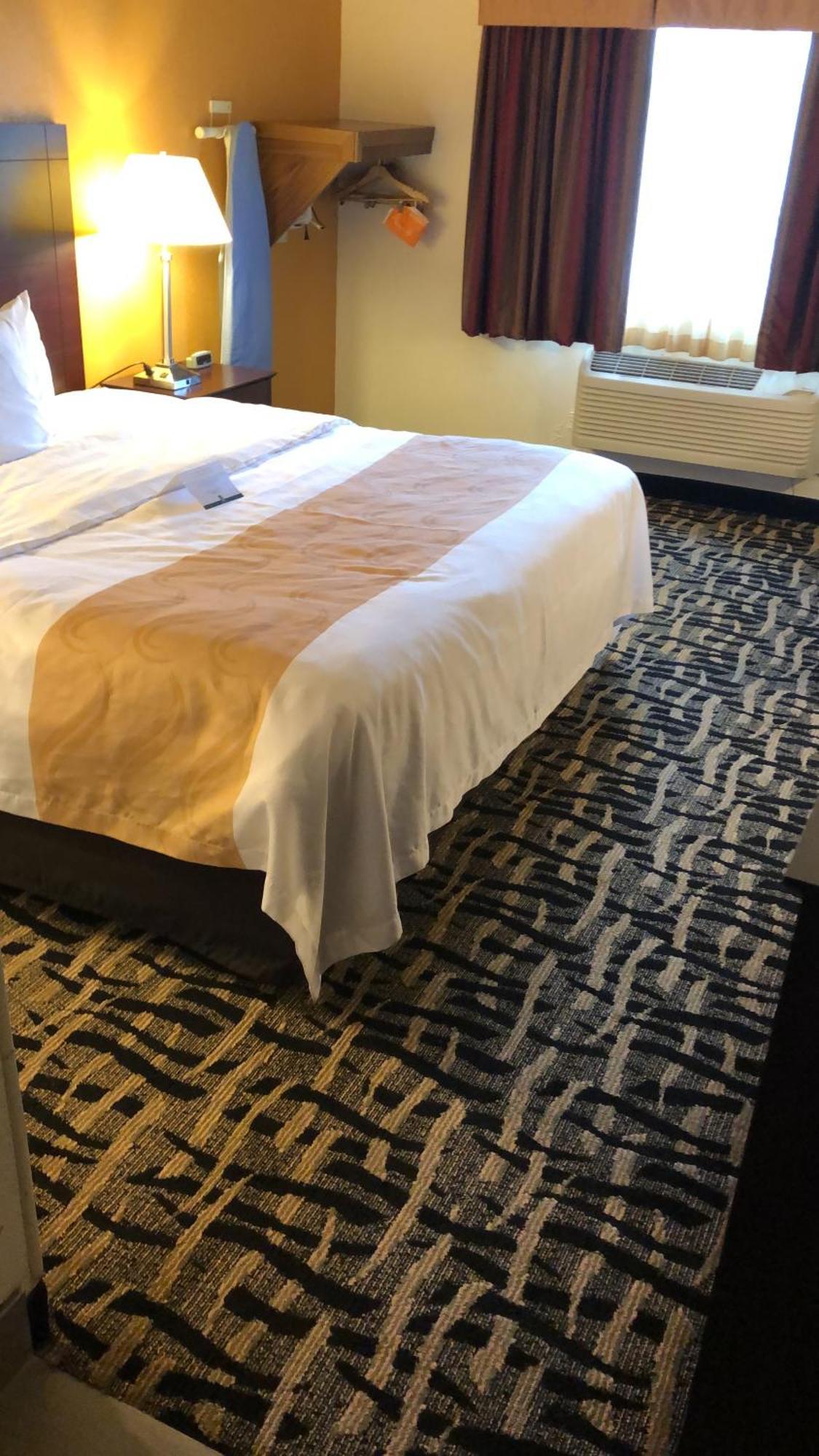Quality Inn & Suites Danville Buitenkant foto