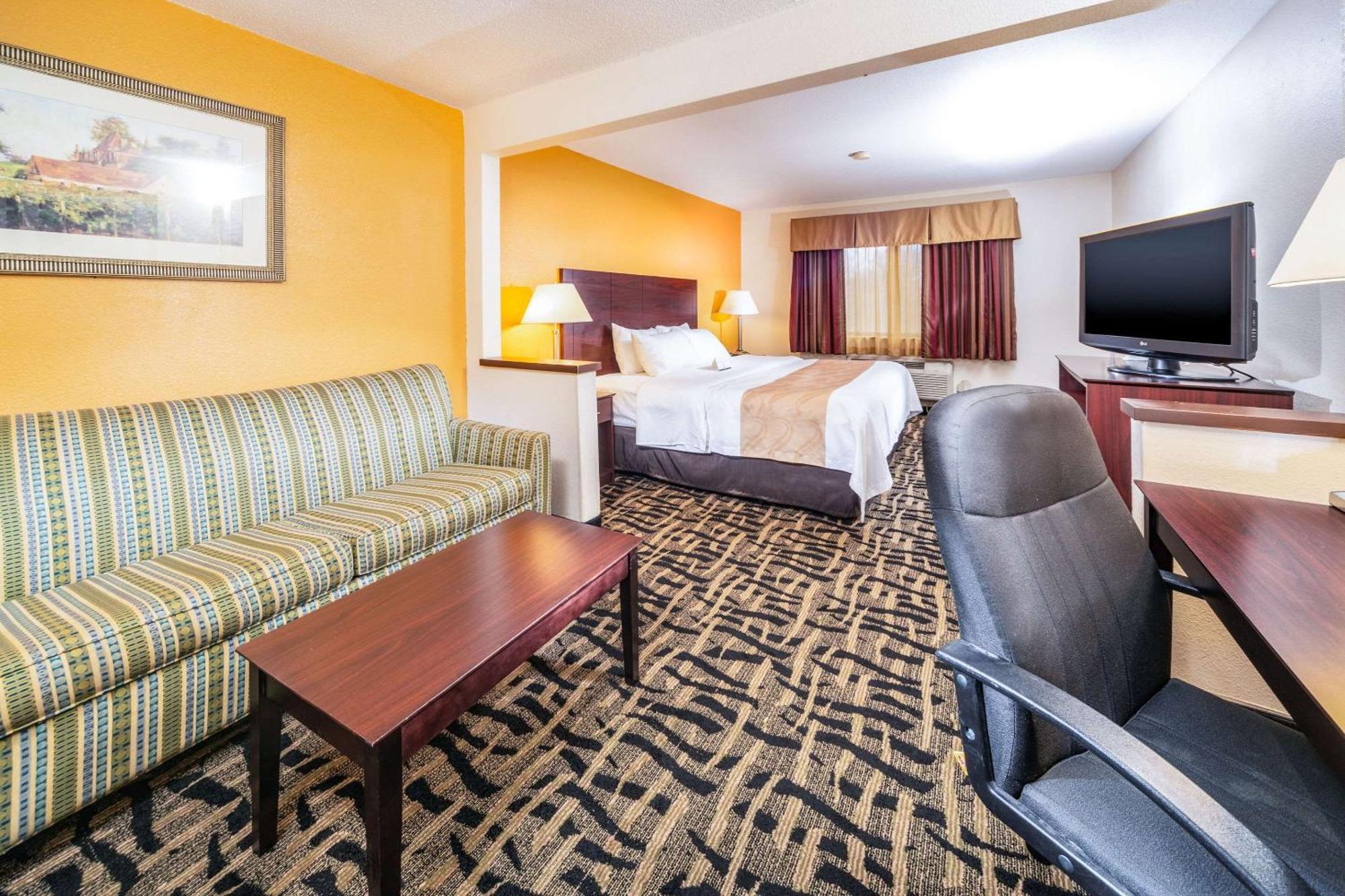 Quality Inn & Suites Danville Buitenkant foto
