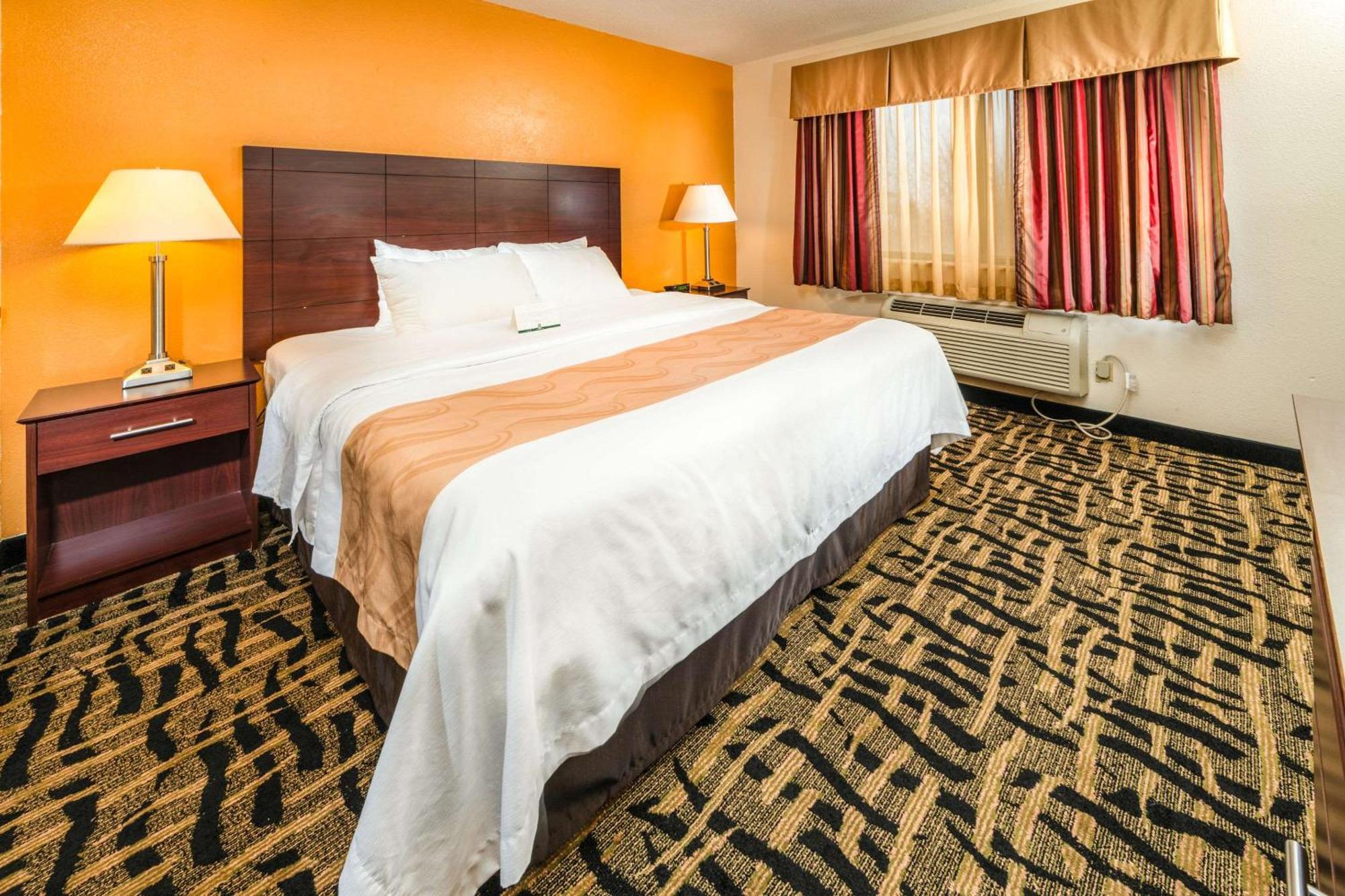Quality Inn & Suites Danville Buitenkant foto