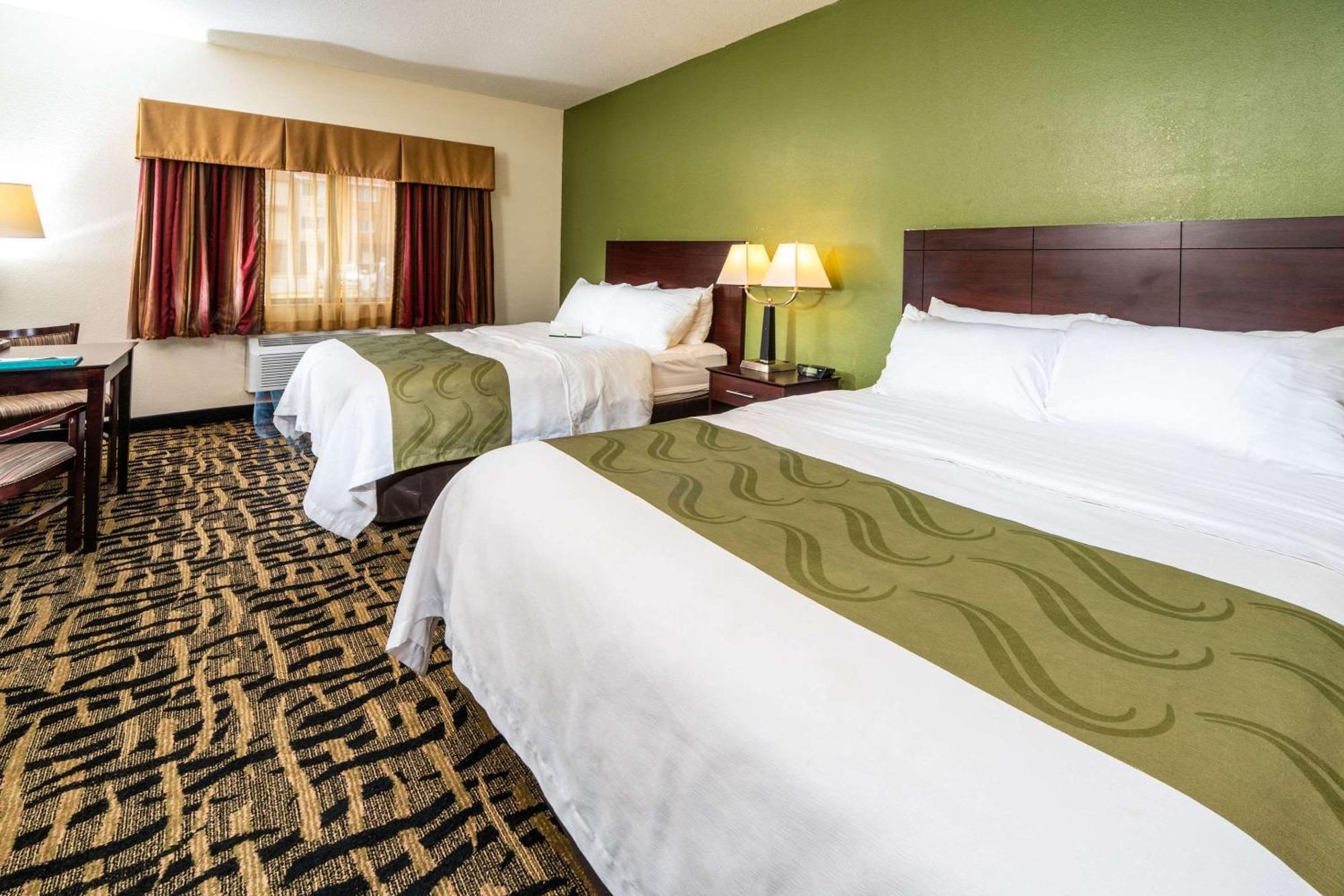 Quality Inn & Suites Danville Buitenkant foto