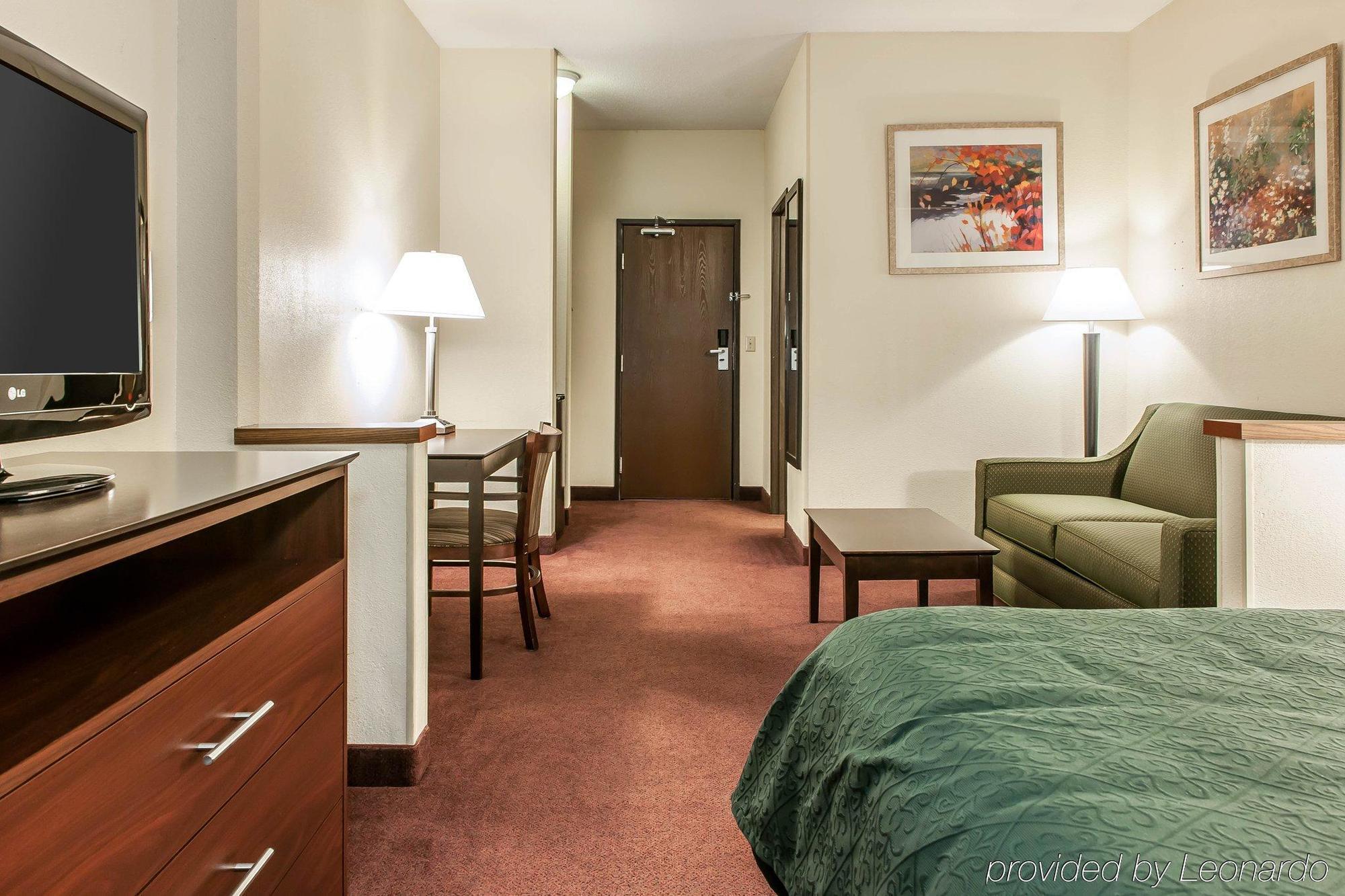 Quality Inn & Suites Danville Buitenkant foto