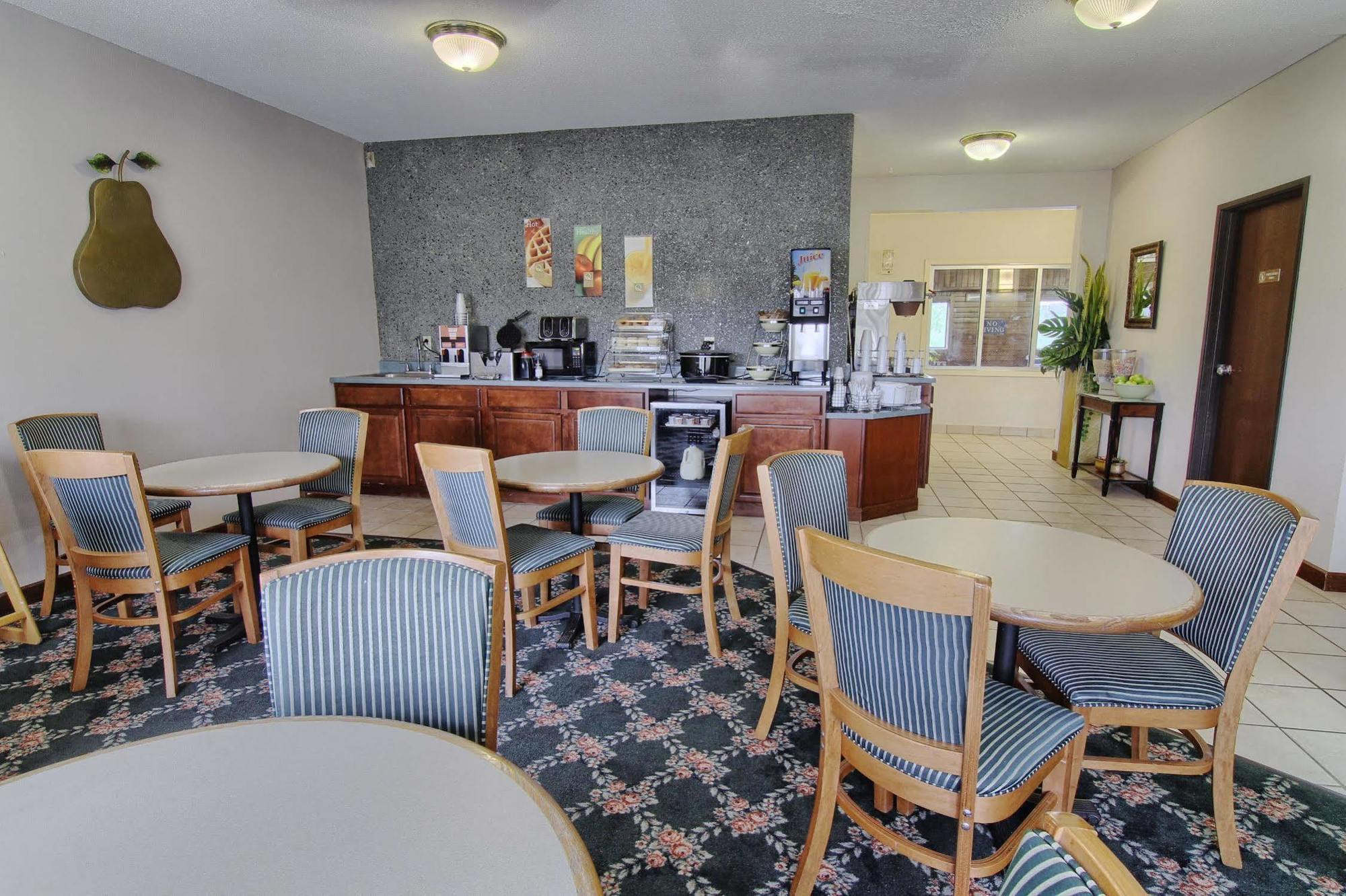 Quality Inn & Suites Danville Buitenkant foto