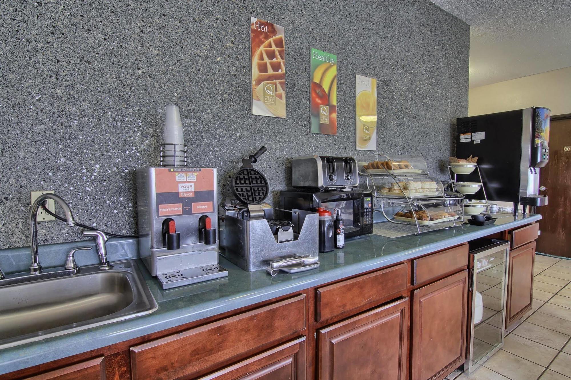 Quality Inn & Suites Danville Buitenkant foto