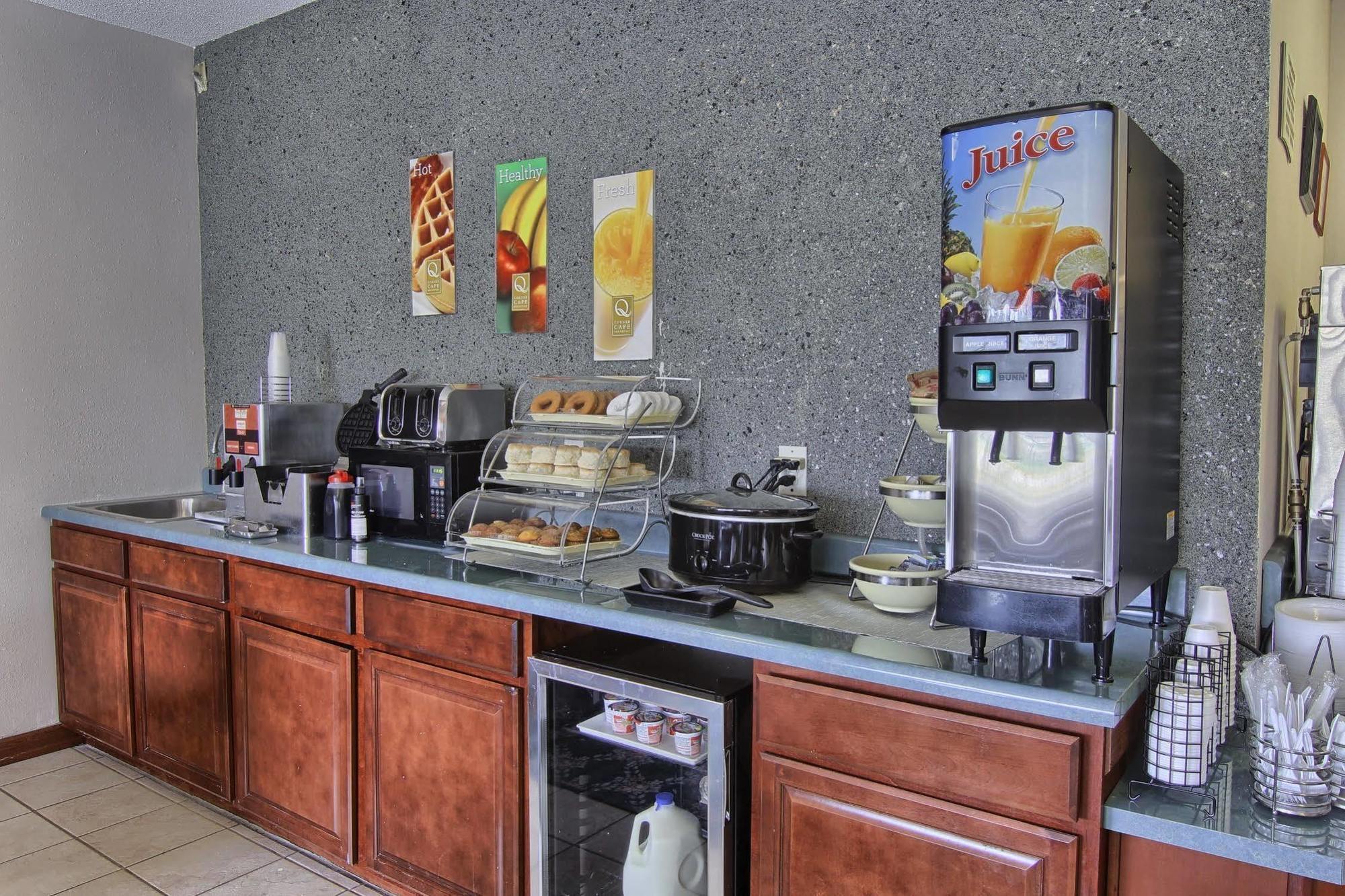 Quality Inn & Suites Danville Buitenkant foto