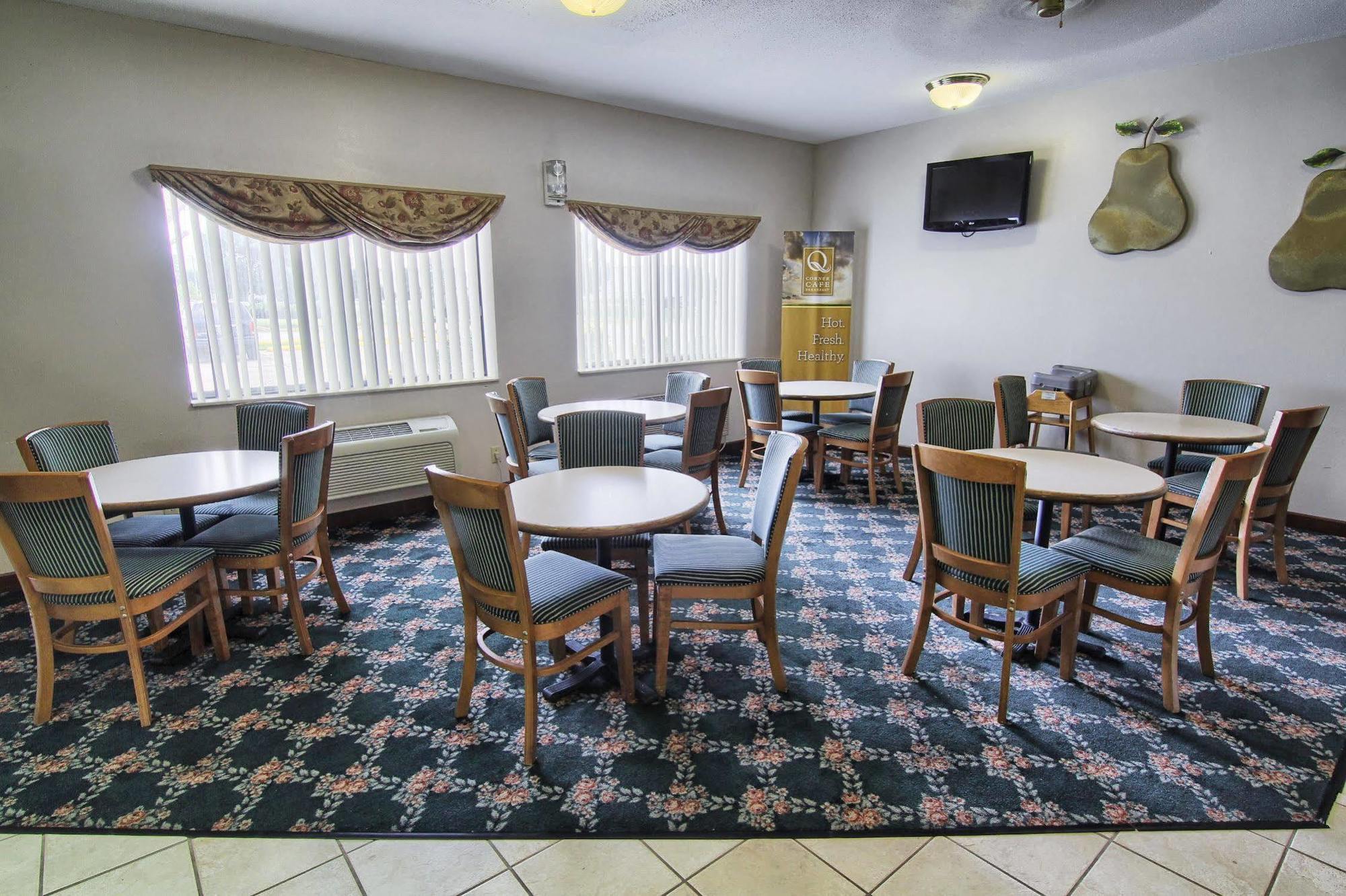 Quality Inn & Suites Danville Buitenkant foto