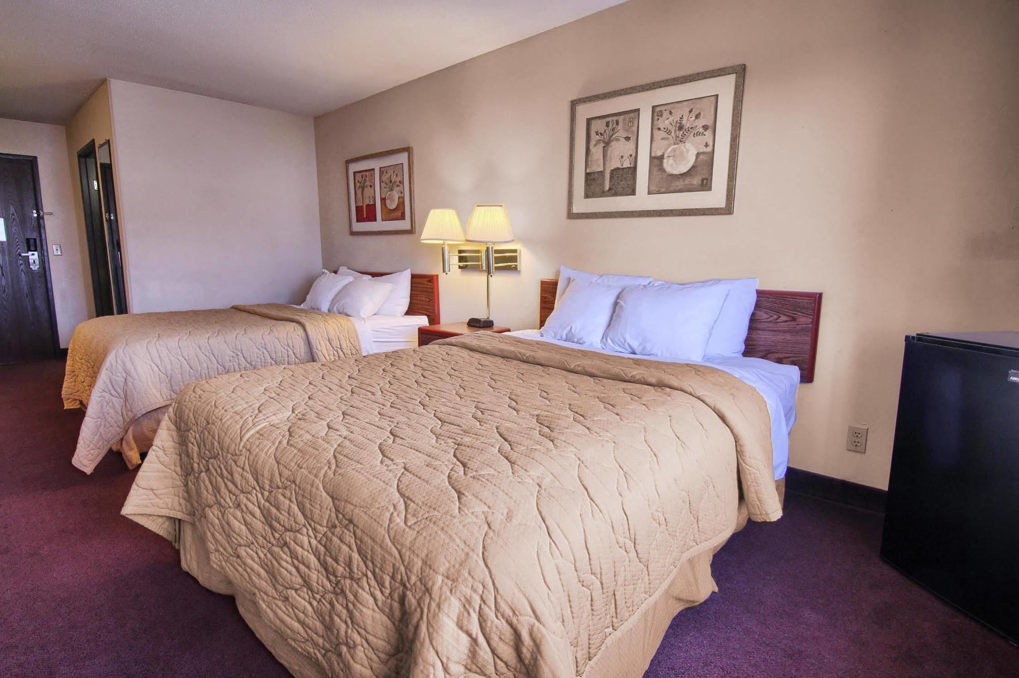 Quality Inn & Suites Danville Buitenkant foto