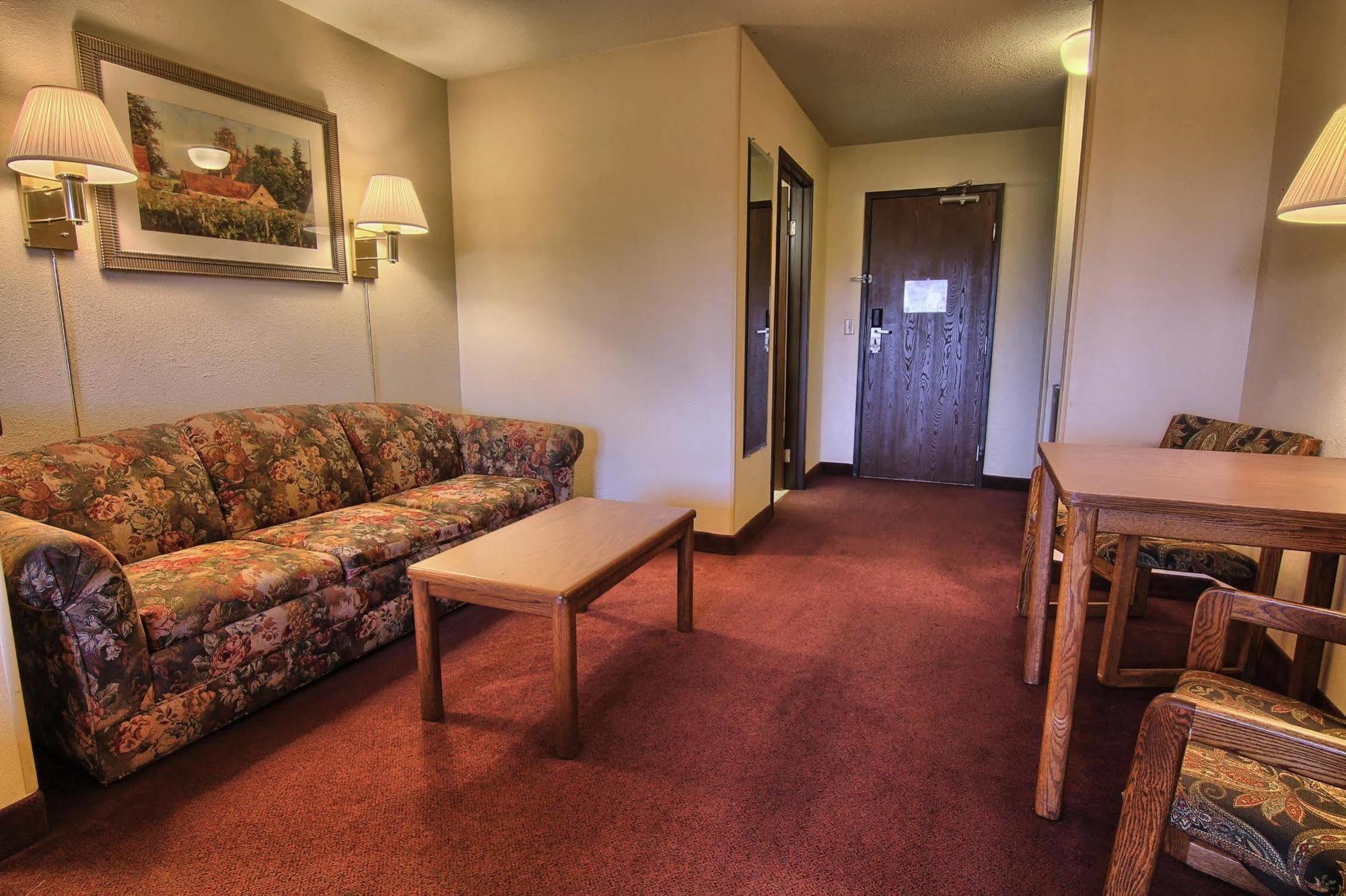 Quality Inn & Suites Danville Buitenkant foto