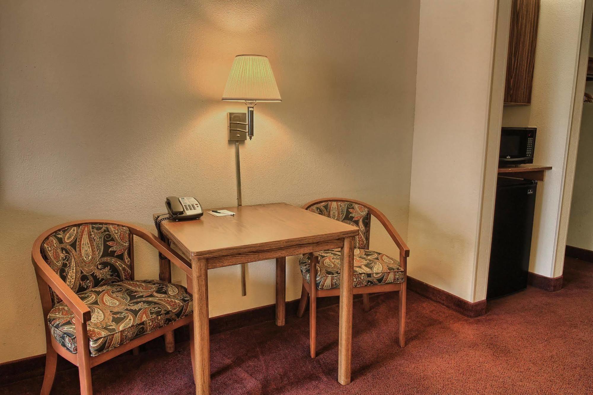 Quality Inn & Suites Danville Buitenkant foto