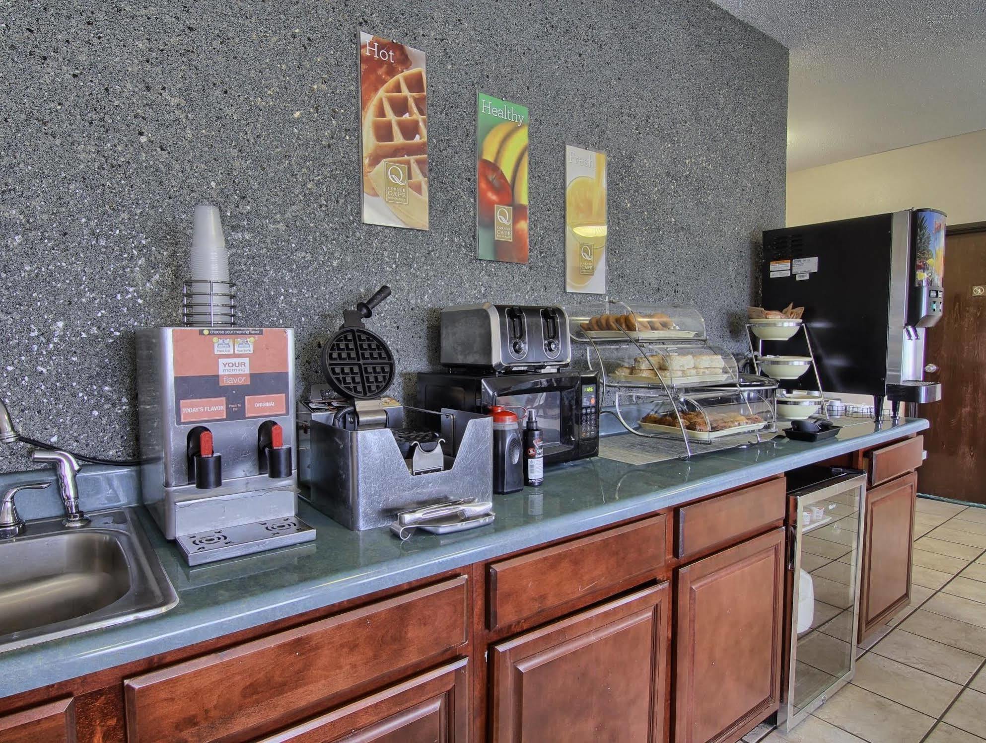 Quality Inn & Suites Danville Buitenkant foto