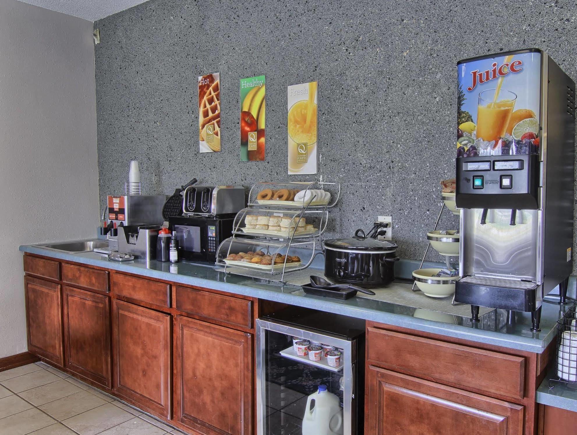 Quality Inn & Suites Danville Buitenkant foto