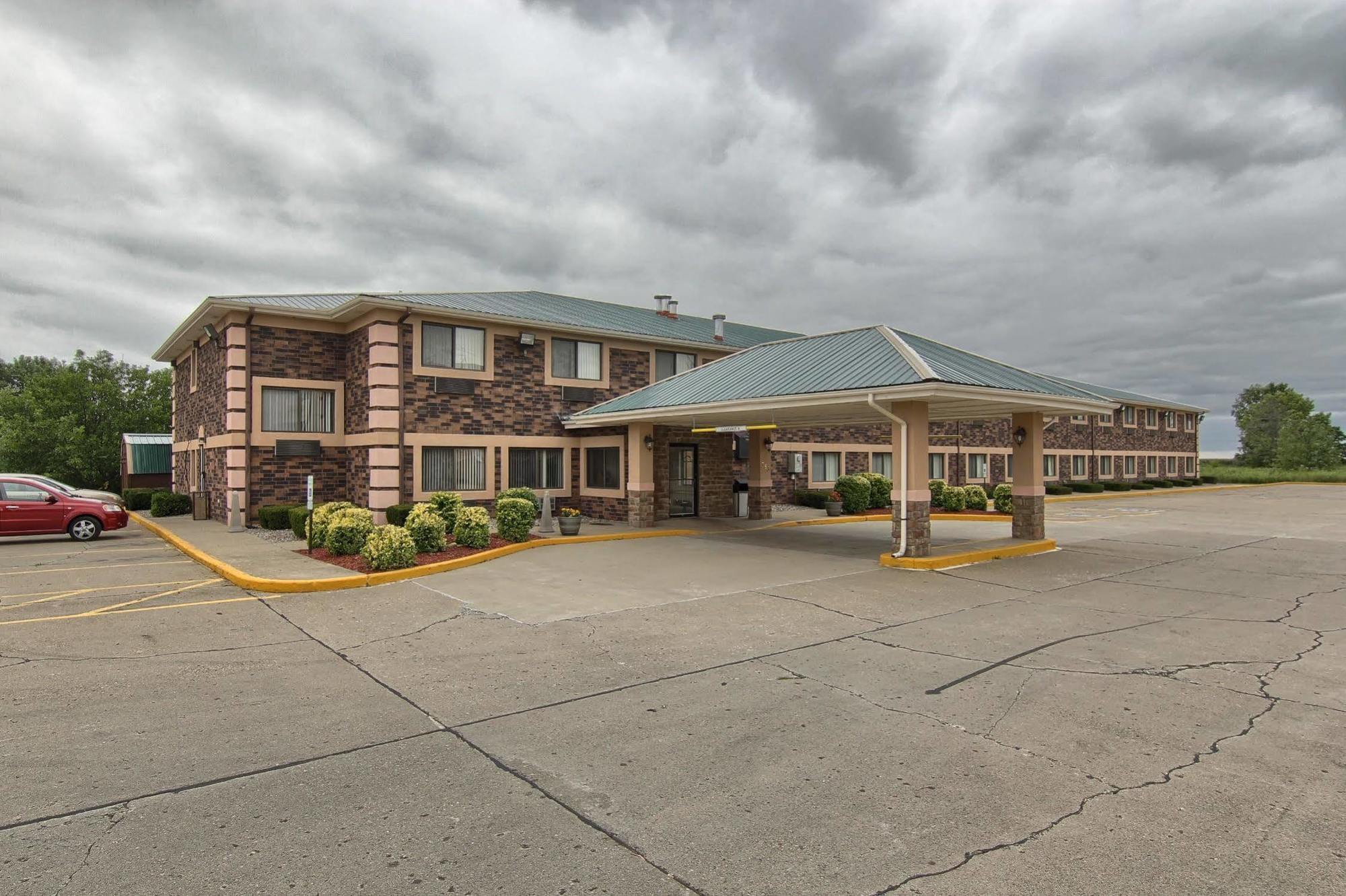 Quality Inn & Suites Danville Buitenkant foto