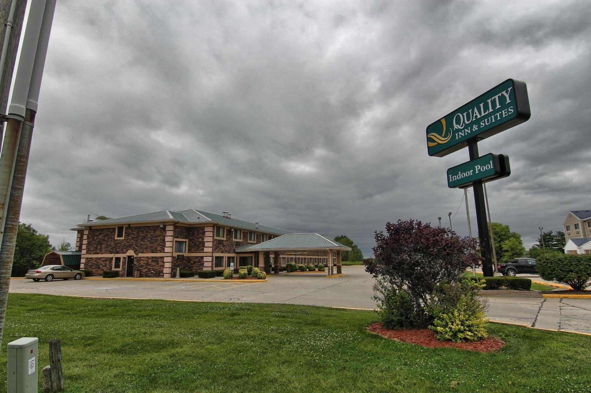 Quality Inn & Suites Danville Buitenkant foto