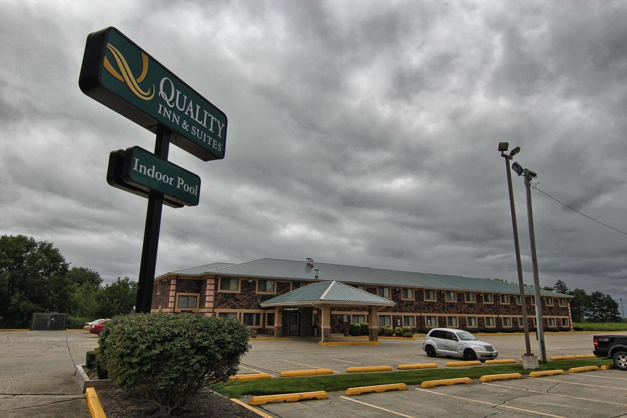 Quality Inn & Suites Danville Buitenkant foto